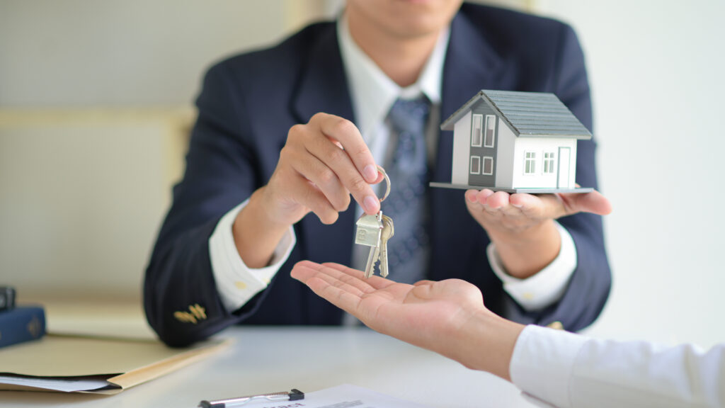 The,House,Selling,Broker,Holds,The,Keys,And,The,Model